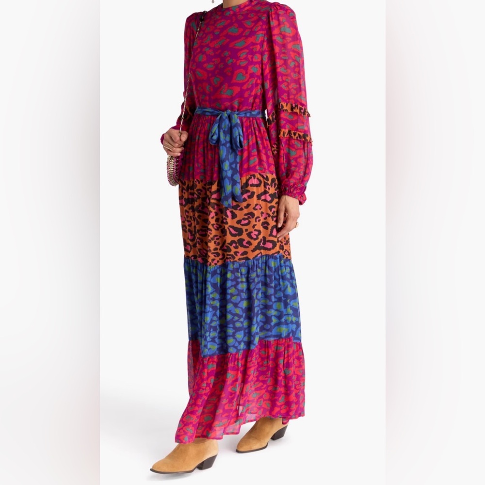 FARM Rio Vibrant Long Sleeve Maxi Dress

Leopard-print